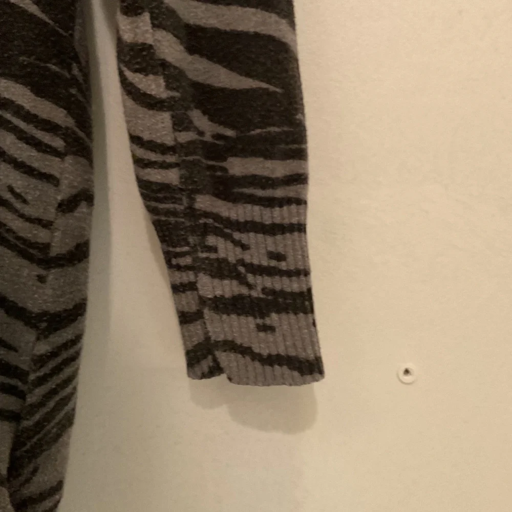 CLOTHING $5 - Picture 5 of 6